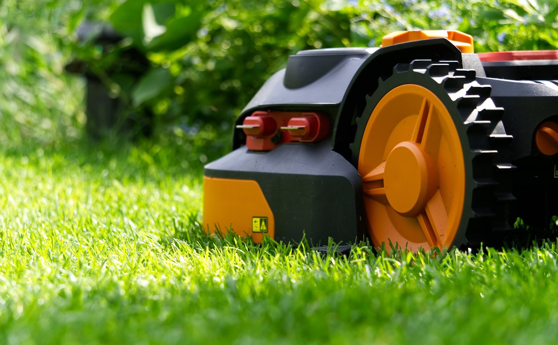 Robotická sekačka na trávu