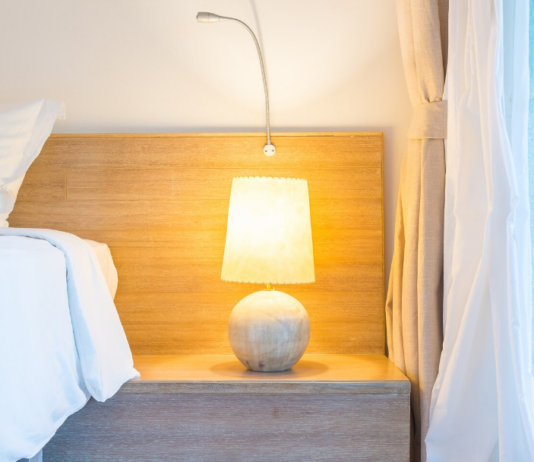 Jak vám může neviditelné elektrické pole v bytě ovlivňovat spánek?