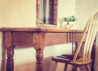 Je nábytek z druhé ruky návrat trendu nebo nouzové řešení? Je otevřený obývák s kuchyní, výhra nebo zdroj stresu?